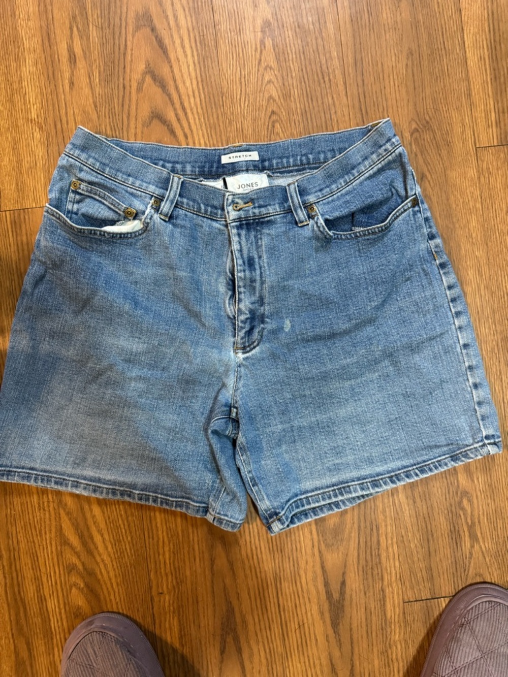 Jones New York Y2K Blue Denim Women’s Shorts. Size 12